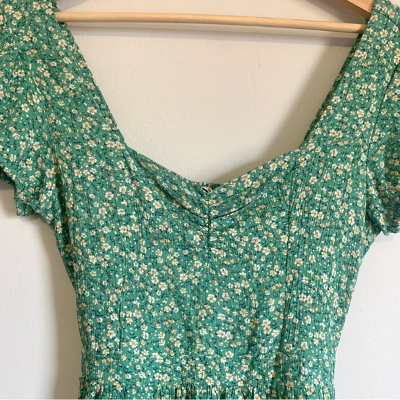 American Eagle Green Ditsy Floral short Sleeve Romper SP - Picture 4 of 10